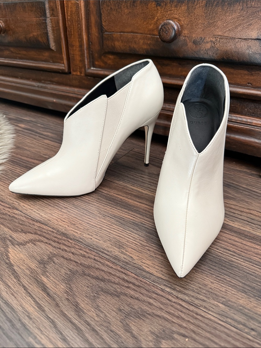 NWOT Guess Women's White Pointed Stiletto Ankle Boots - Picture 8 of 8